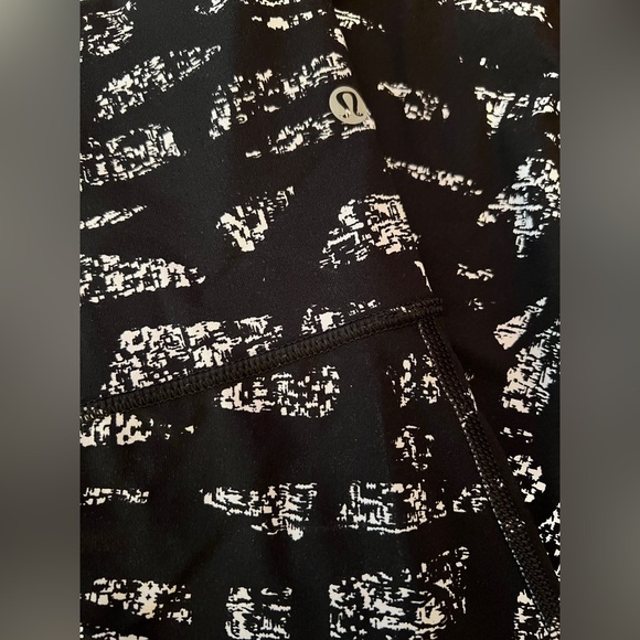 Lululemon Black and White Women's leggings, size 10 Like new - Picture 9 of 12